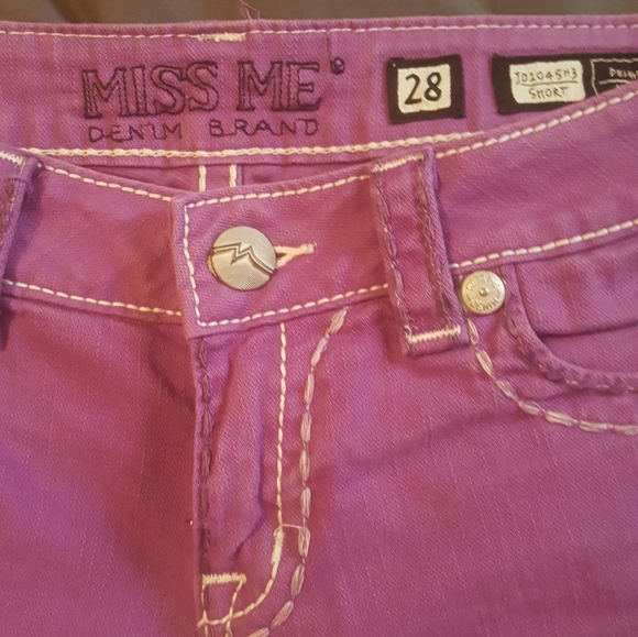 Women's shorts - Picture 2 of 3